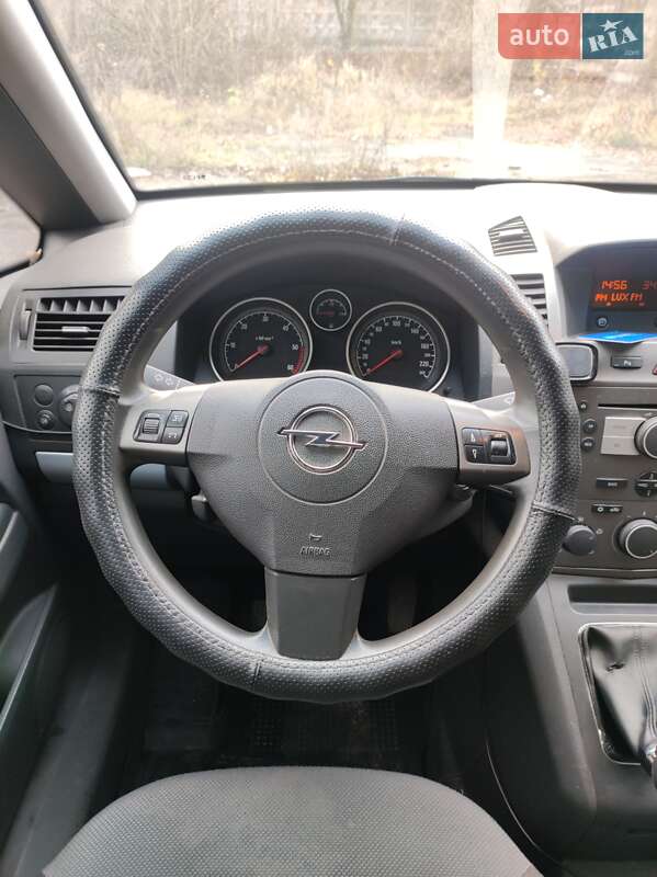 Минивэн Opel Zafira 2005 в Деражне