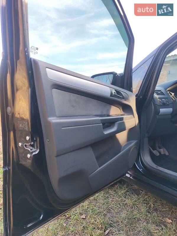 Минивэн Opel Zafira 2005 в Деражне