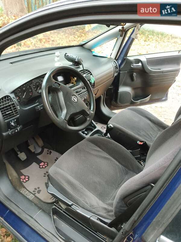 Мінівен Opel Zafira 2001 в Рівному