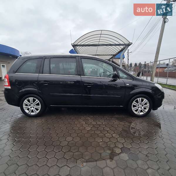 Минивэн Opel Zafira 2010 в Луцке