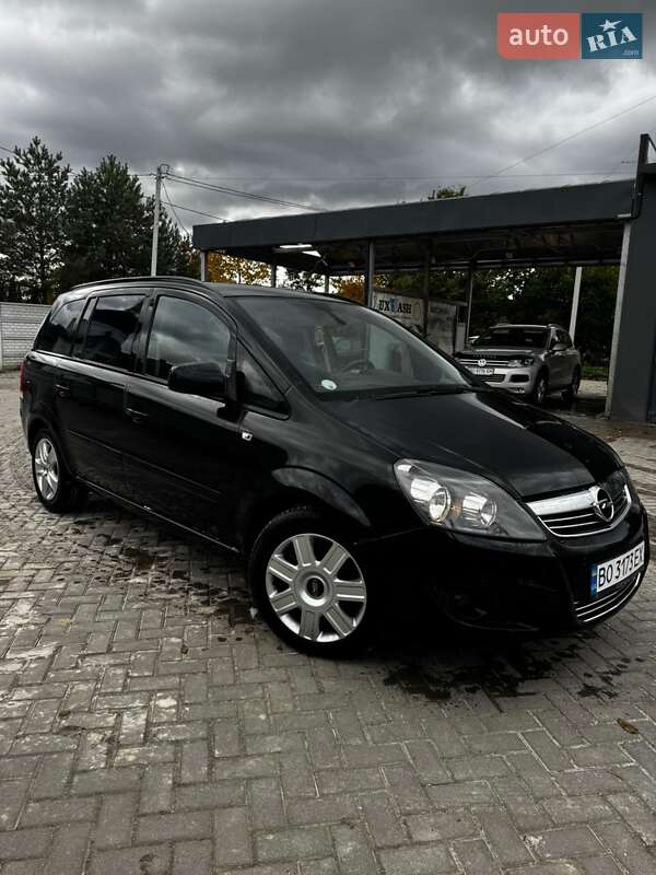 Мінівен Opel Zafira 2011 в Почаєві
