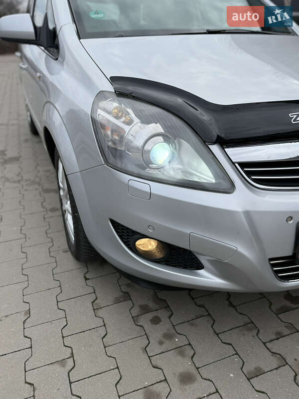 Минивэн Opel Zafira 2011 в Белой Церкви