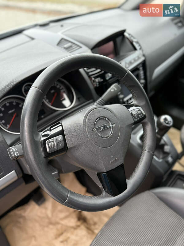 Минивэн Opel Zafira 2011 в Белой Церкви