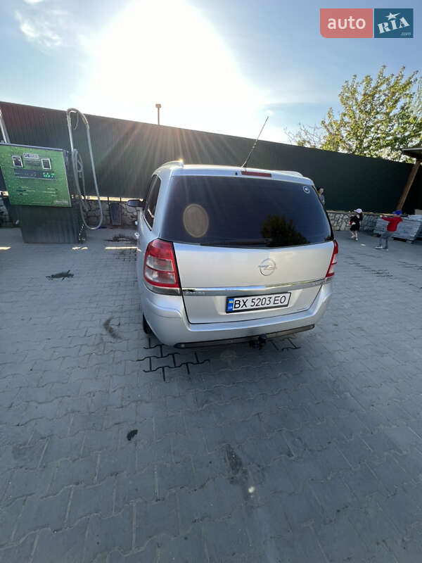 Минивэн Opel Zafira 2008 в Волочиске