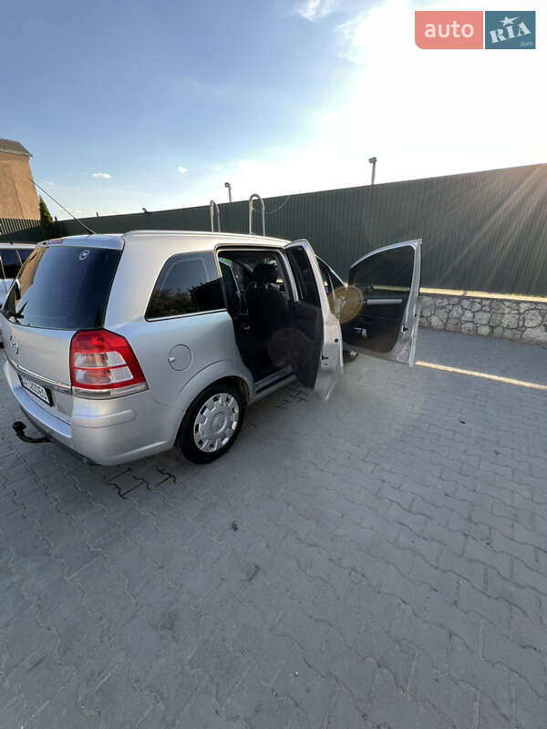 Минивэн Opel Zafira 2008 в Волочиске