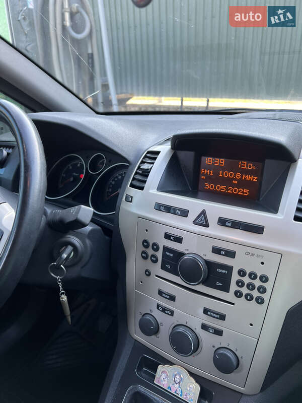 Минивэн Opel Zafira 2008 в Волочиске