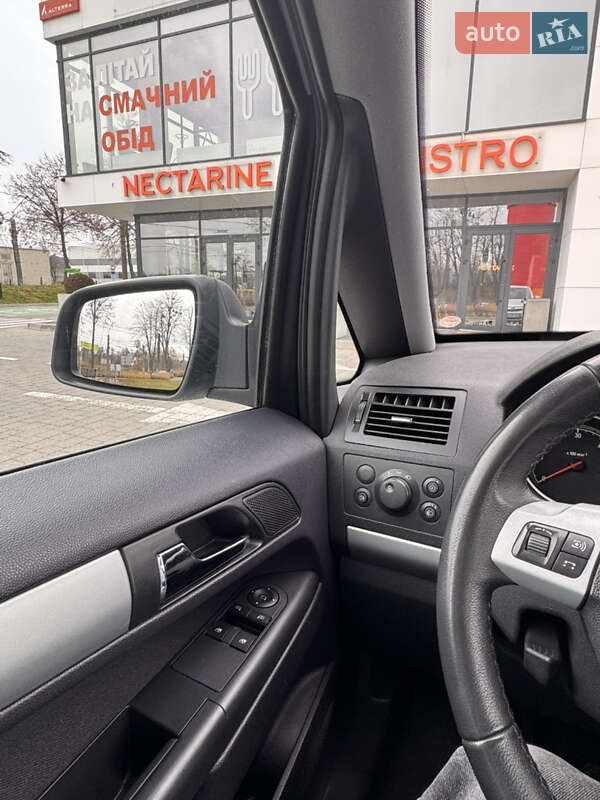 Минивэн Opel Zafira 2013 в Львове