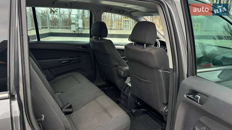 Минивэн Opel Zafira 2011 в Киеве
