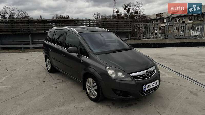 Минивэн Opel Zafira 2011 в Киеве