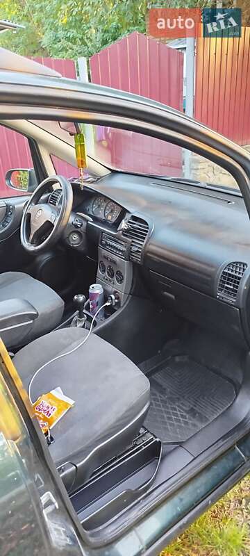 Минивэн Opel Zafira 2004 в Мироновке