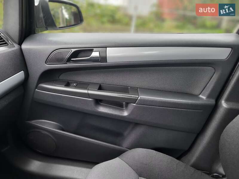 Минивэн Opel Zafira 2005 в Хмельницком фото 34 Минивэн Opel Zafira 2005 в Хмельницком