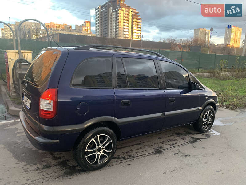 Мінівен Opel Zafira 2001 в Києві