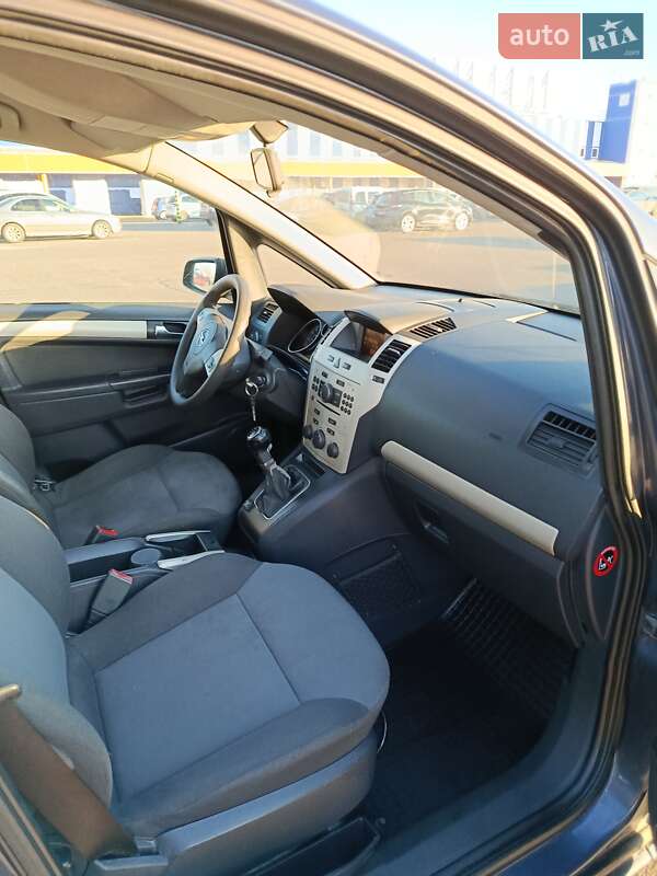 Минивэн Opel Zafira 2008 в Луцке