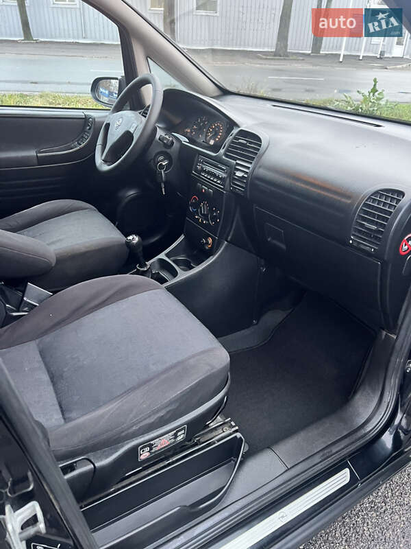 Минивэн Opel Zafira 2002 в Днепре