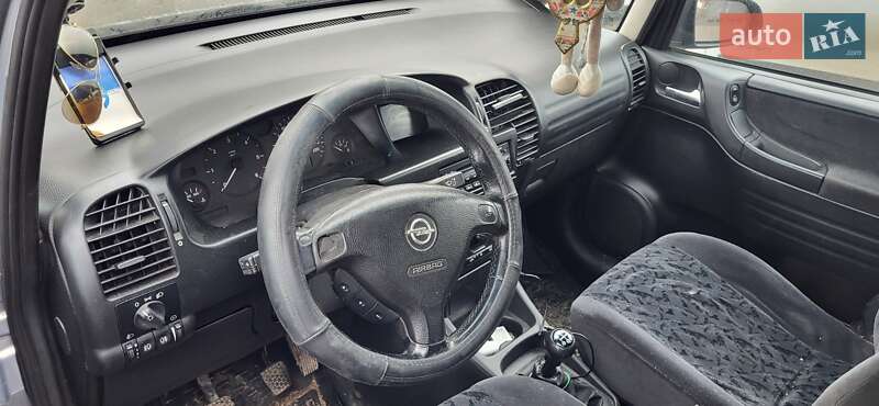 Минивэн Opel Zafira 2002 в Шаргороде