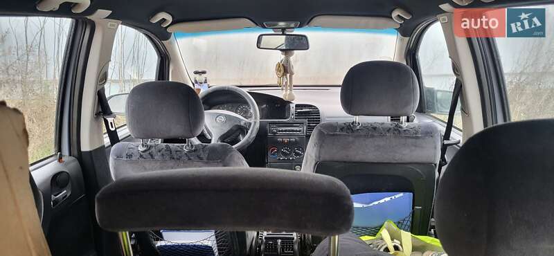 Минивэн Opel Zafira 2002 в Шаргороде