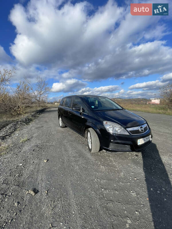Минивэн Opel Zafira 2005 в Кривом Роге