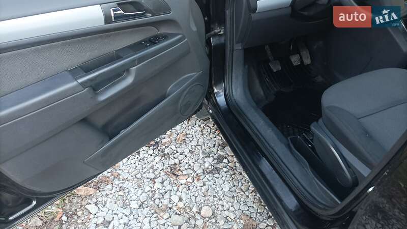 Минивэн Opel Zafira 2007 в Днепре