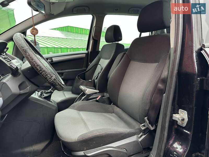 Минивэн Opel Zafira 2006 в Киеве