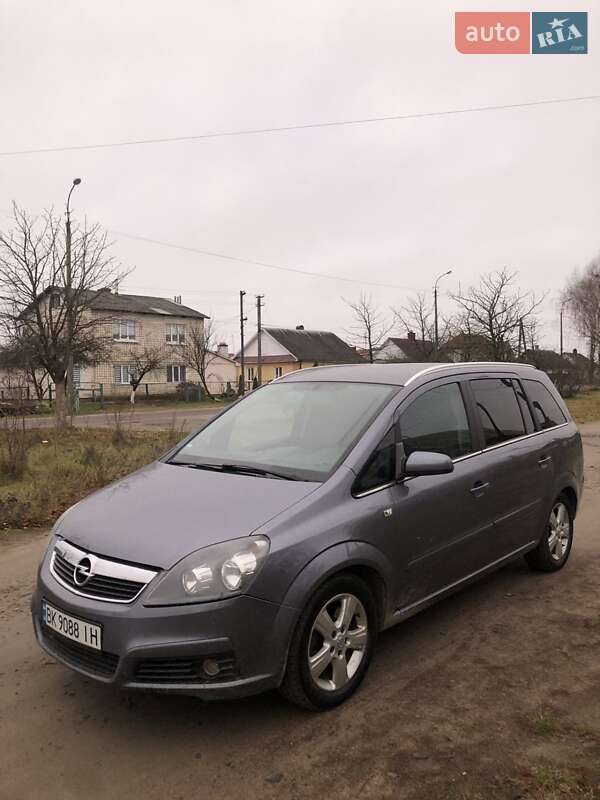 Минивэн Opel Zafira 2007 в Березному