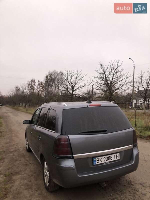 Минивэн Opel Zafira 2007 в Березному