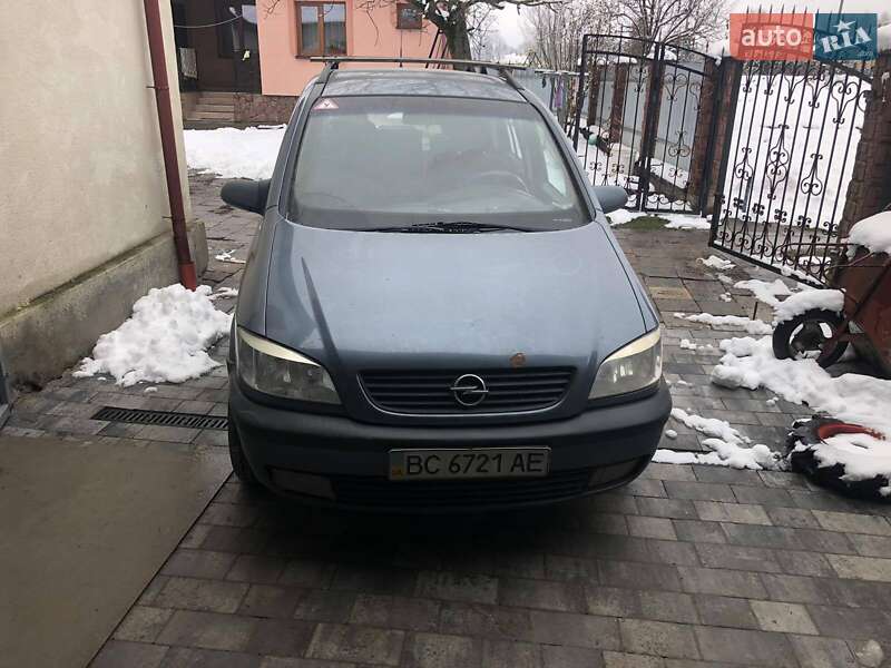 Минивэн Opel Zafira 2000 в Городке