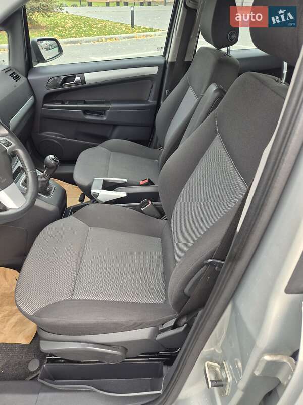 Минивэн Opel Zafira 2009 в Луцке