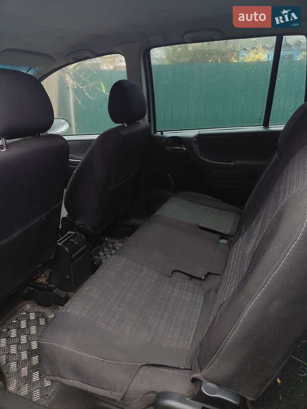 Минивэн Opel Zafira 2003 в Изяславе