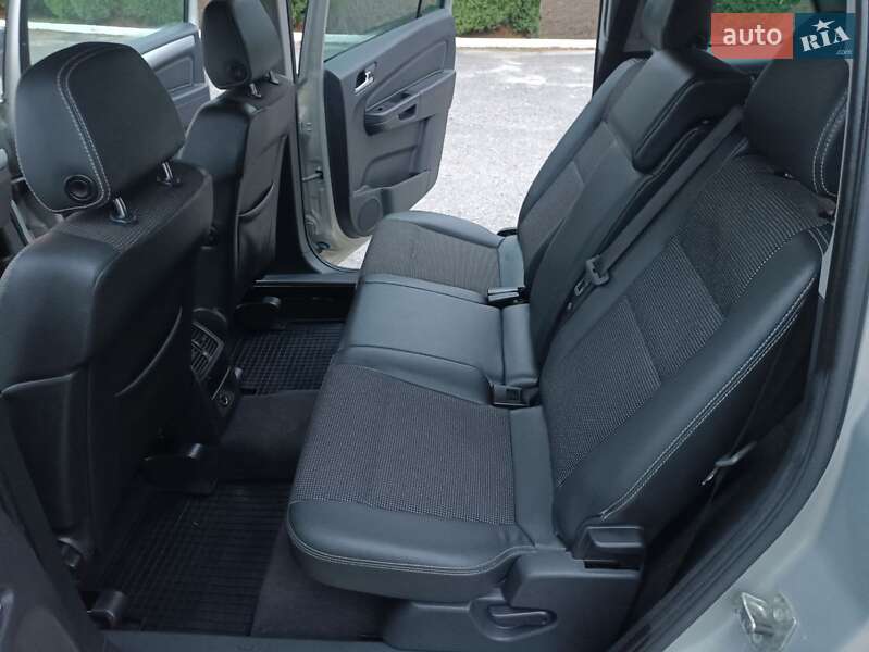 Минивэн Opel Zafira 2010 в Дубно