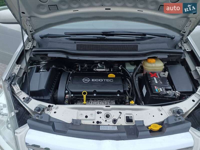 Минивэн Opel Zafira 2010 в Дубно