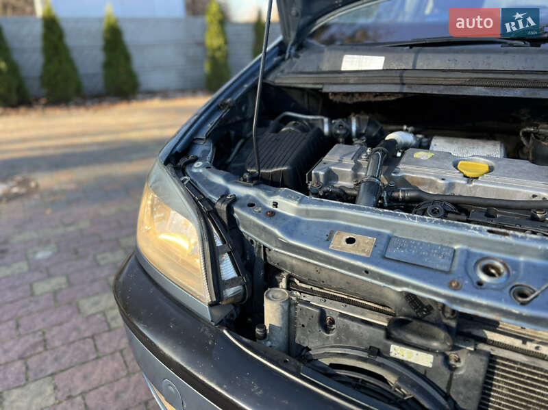 Минивэн Opel Zafira 2000 в Жовкве