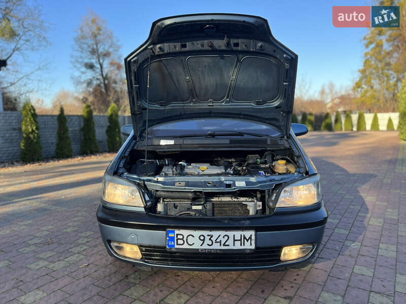 Минивэн Opel Zafira 2000 в Жовкве