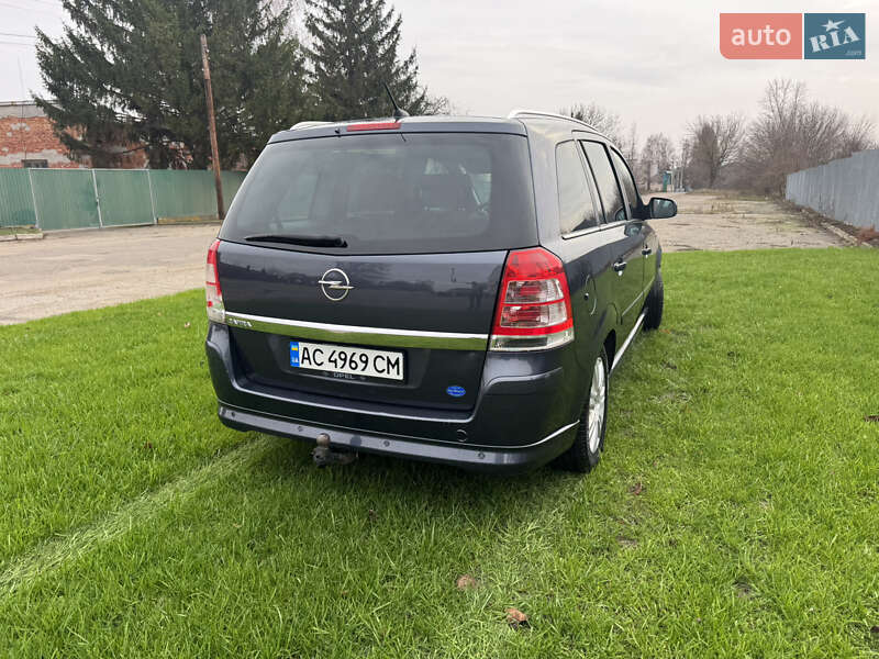 Минивэн Opel Zafira 2009 в Корсуне-Шевченковском