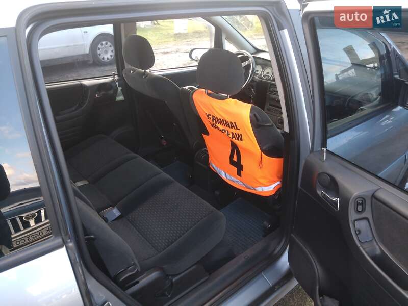 Минивэн Opel Zafira 2004 в Костополе