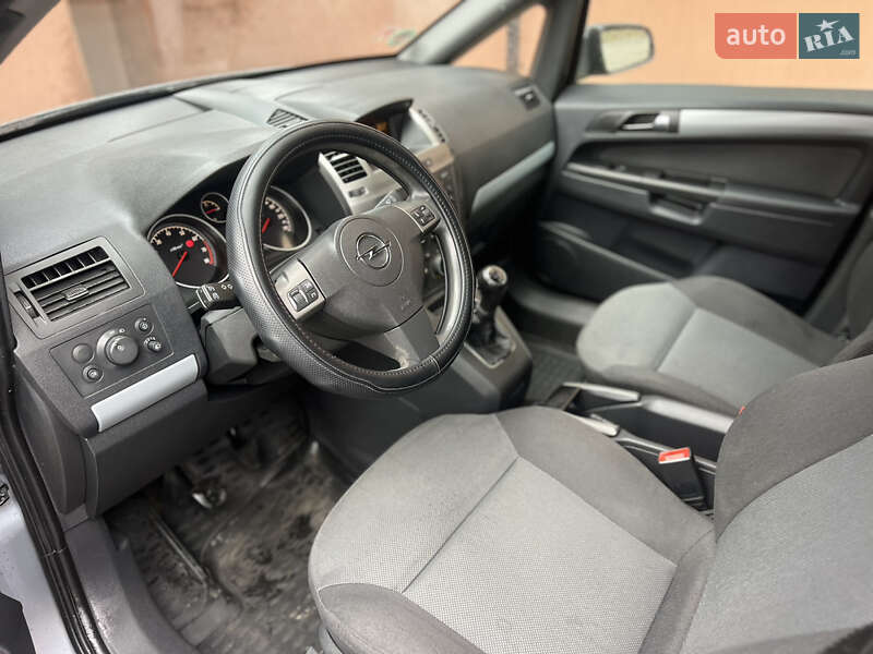Мінівен Opel Zafira 2006 в Рівному