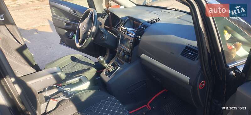 Минивэн Opel Zafira 2009 в Киеве