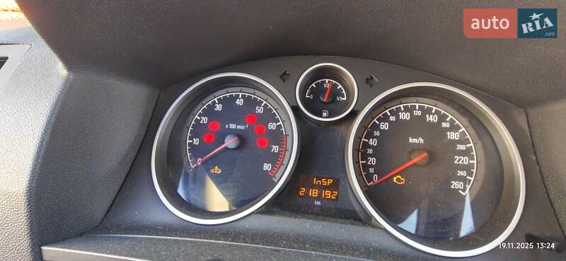 Минивэн Opel Zafira 2009 в Киеве