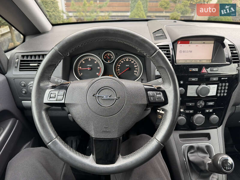 Мінівен Opel Zafira 2011 в Стрию