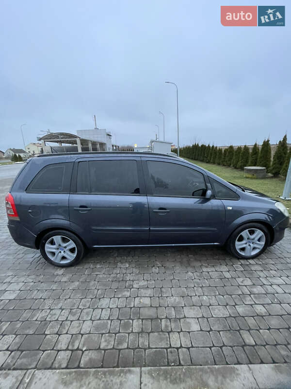 Минивэн Opel Zafira 2008 в Комарному