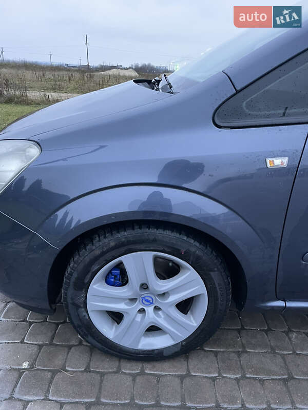 Минивэн Opel Zafira 2008 в Комарному