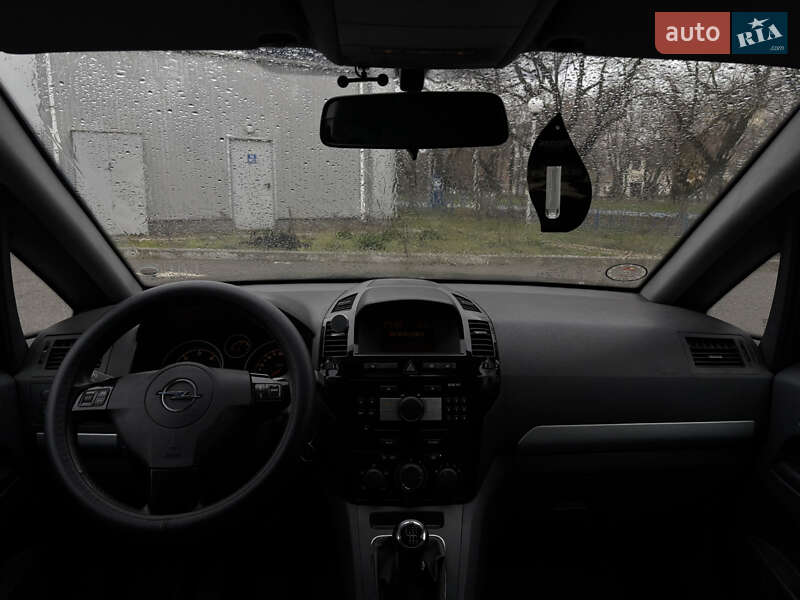 Минивэн Opel Zafira 2011 в Николаеве