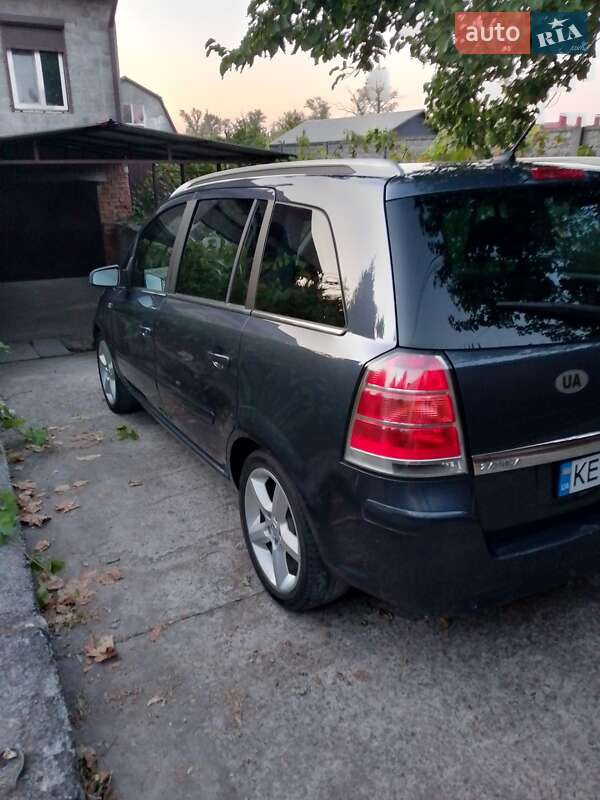 Минивэн Opel Zafira 2006 в Днепре
