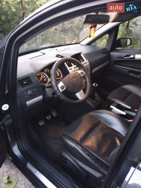 Минивэн Opel Zafira 2006 в Днепре