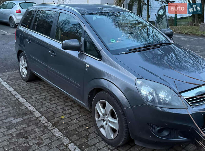 Opel Zafira 2010 Opel Zafira 2010