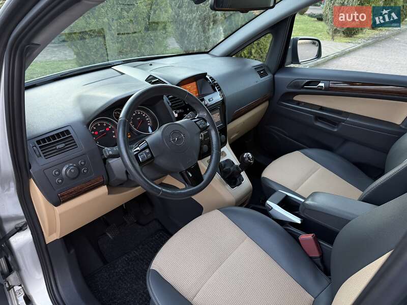 Минивэн Opel Zafira 2011 в Стрые