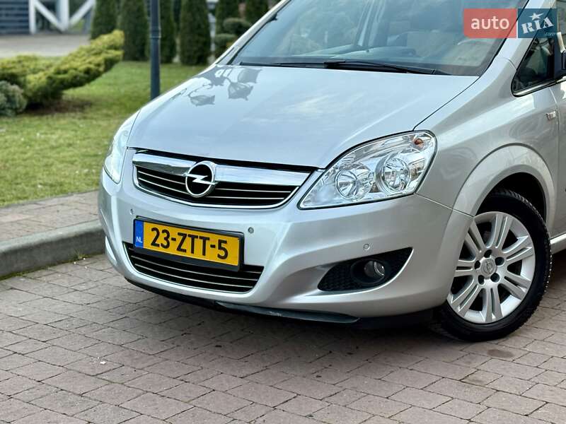 Минивэн Opel Zafira 2011 в Стрые