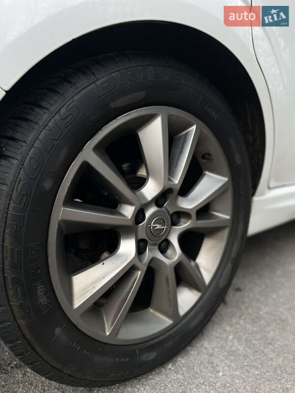 Мінівен Opel Zafira 2011 в Києві