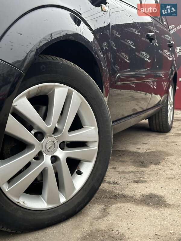Мінівен Opel Zafira 2011 в Сумах