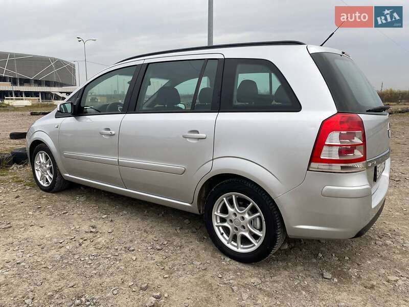 Opel Zafira 2012