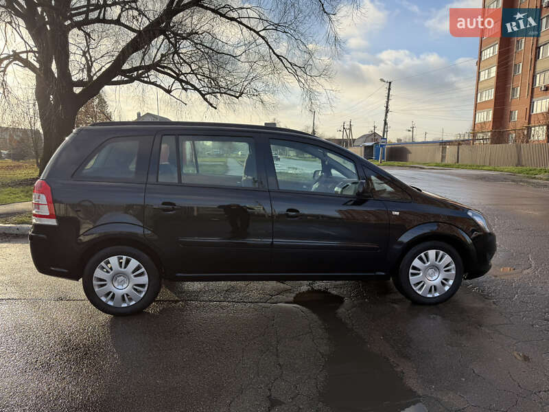 Минивэн Opel Zafira 2010 в Борисполе